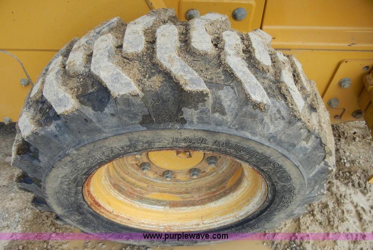 image for item F7502 2003 John Deere 240 Series II skid steer