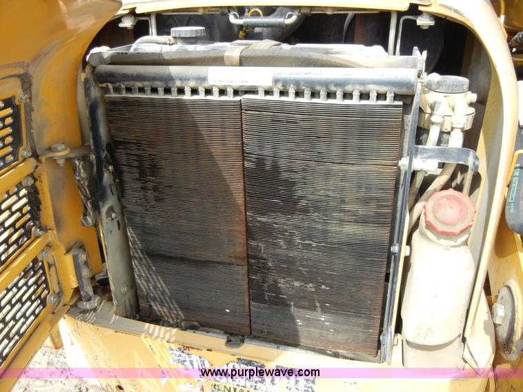 image for item F7502 2003 John Deere 240 Series II skid steer