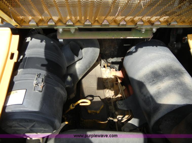 image for item F7502 2003 John Deere 240 Series II skid steer