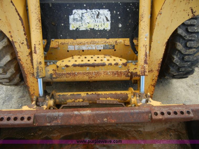 image for item F7502 2003 John Deere 240 Series II skid steer