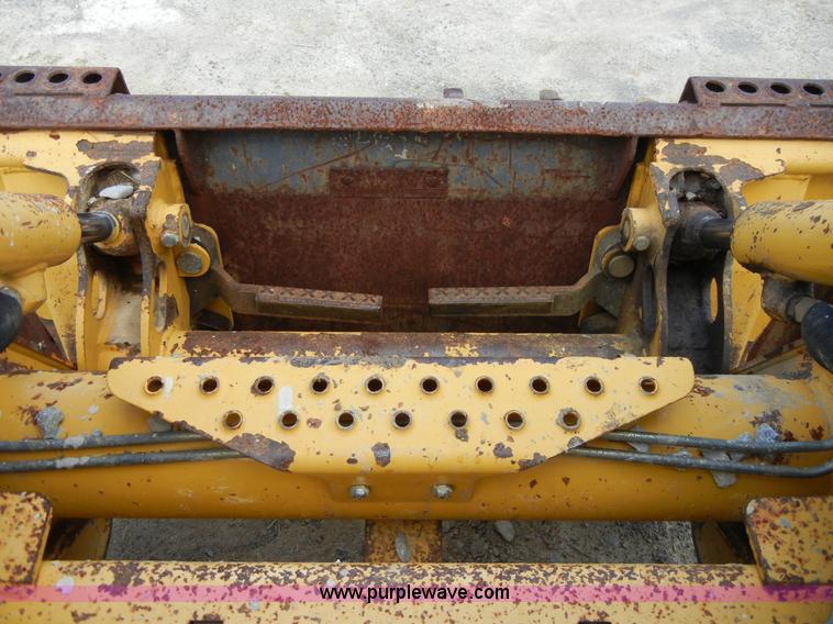 image for item F7502 2003 John Deere 240 Series II skid steer