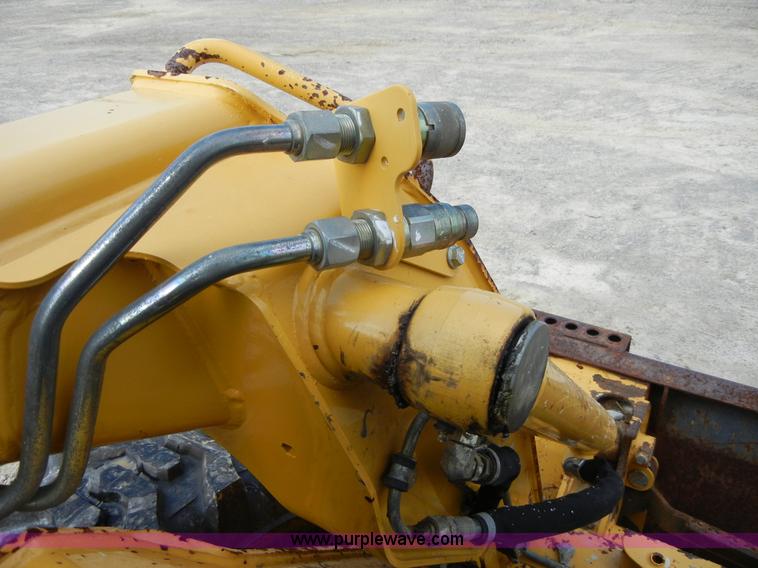 image for item F7502 2003 John Deere 240 Series II skid steer