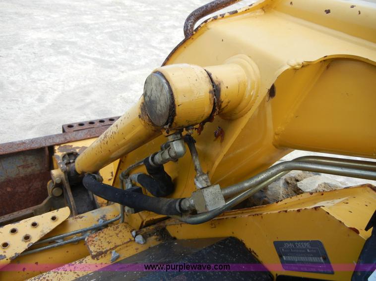 image for item F7502 2003 John Deere 240 Series II skid steer