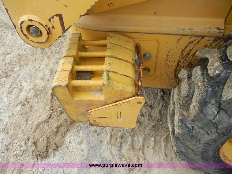 image for item F7502 2003 John Deere 240 Series II skid steer