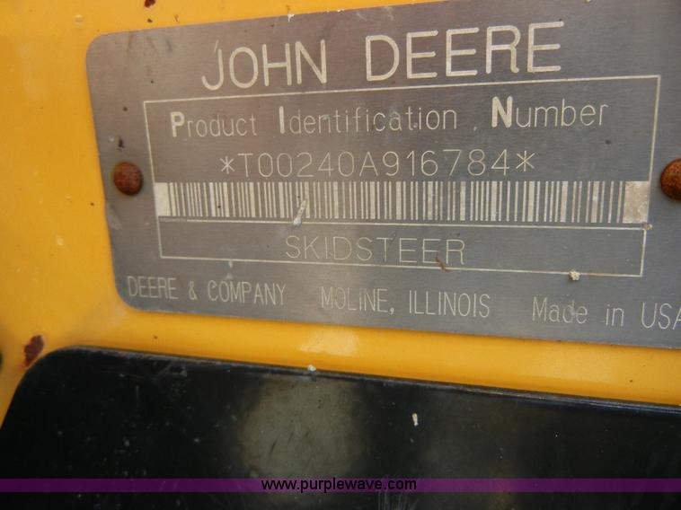 image for item F7502 2003 John Deere 240 Series II skid steer