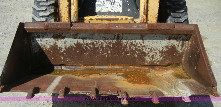 image for item F7502 2003 John Deere 240 Series II skid steer