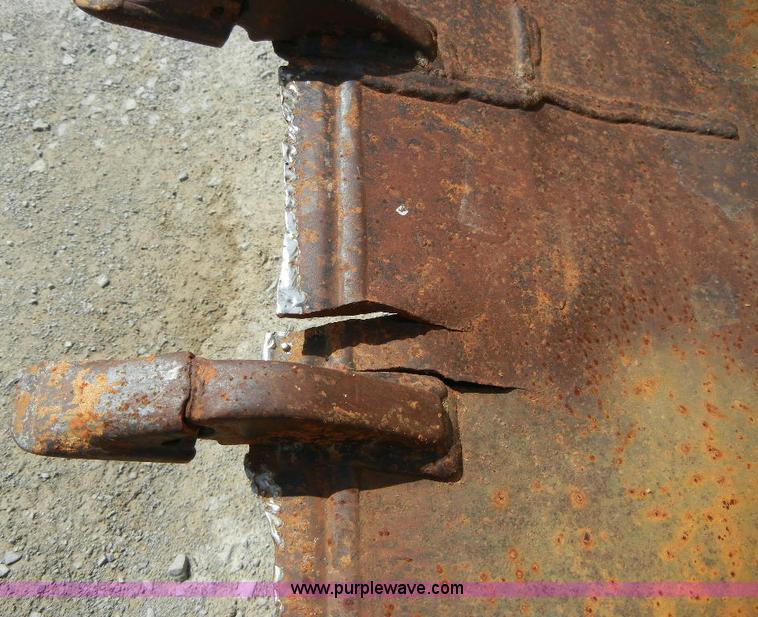 image for item F7502 2003 John Deere 240 Series II skid steer