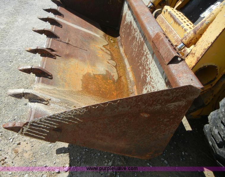 image for item F7502 2003 John Deere 240 Series II skid steer