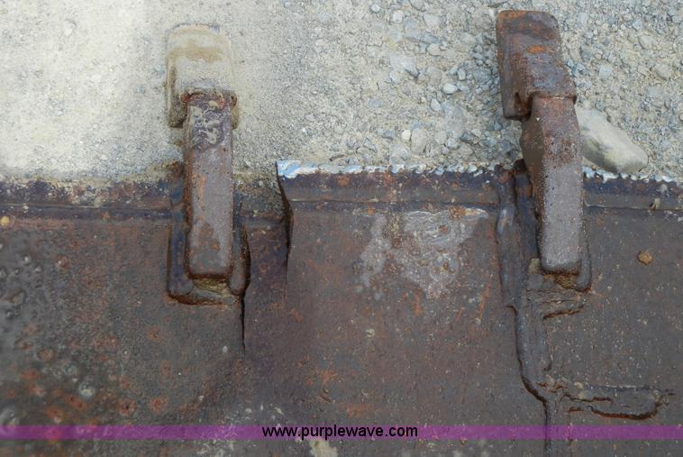 image for item F7502 2003 John Deere 240 Series II skid steer