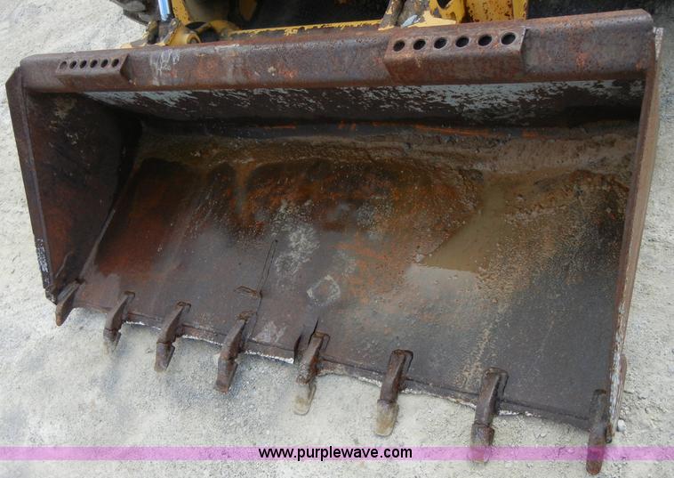 image for item F7502 2003 John Deere 240 Series II skid steer