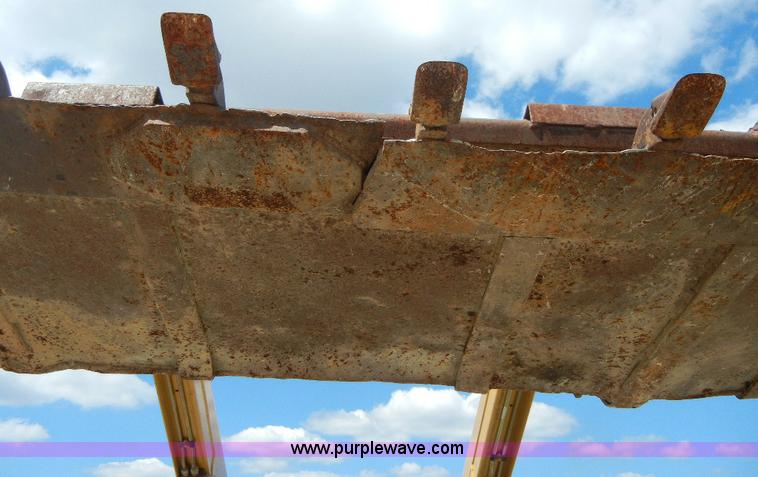 image for item F7502 2003 John Deere 240 Series II skid steer