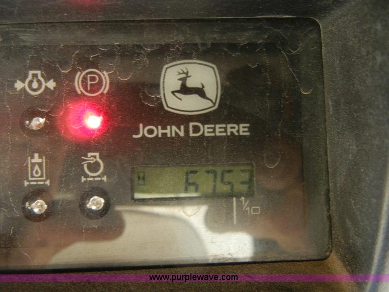 image for item F7502 2003 John Deere 240 Series II skid steer