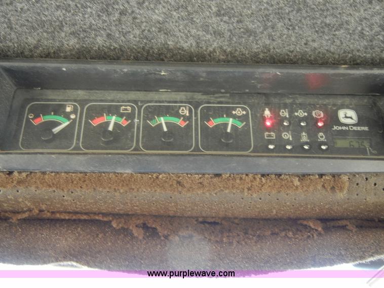 image for item F7502 2003 John Deere 240 Series II skid steer