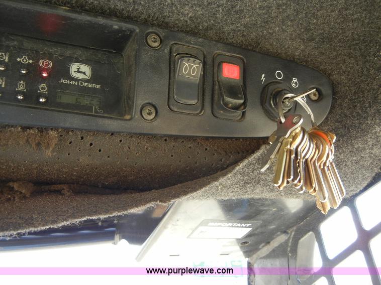 image for item F7502 2003 John Deere 240 Series II skid steer