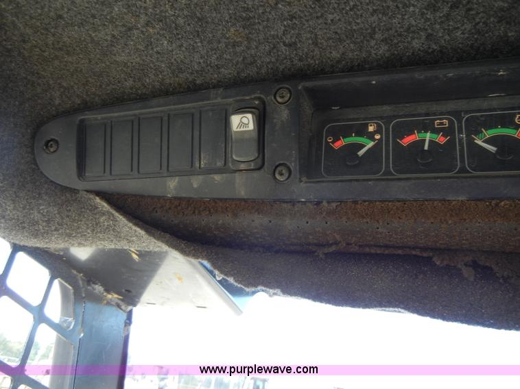 image for item F7502 2003 John Deere 240 Series II skid steer