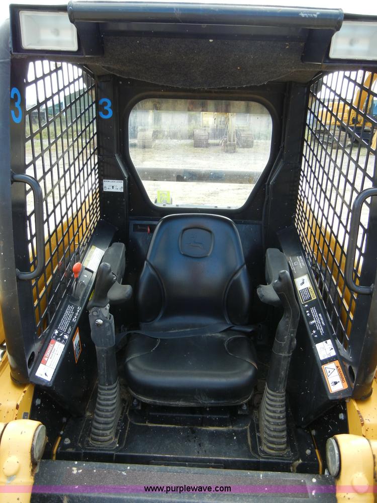 image for item F7502 2003 John Deere 240 Series II skid steer