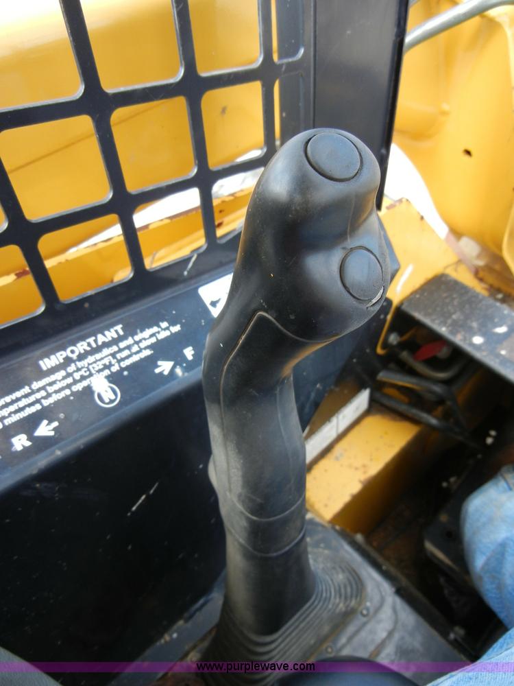 image for item F7502 2003 John Deere 240 Series II skid steer