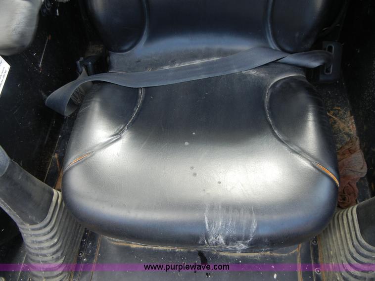 image for item F7502 2003 John Deere 240 Series II skid steer