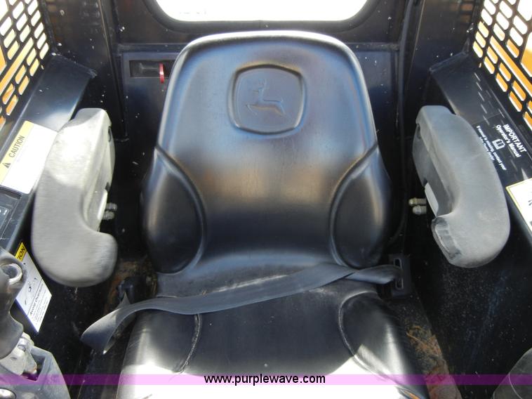 image for item F7502 2003 John Deere 240 Series II skid steer