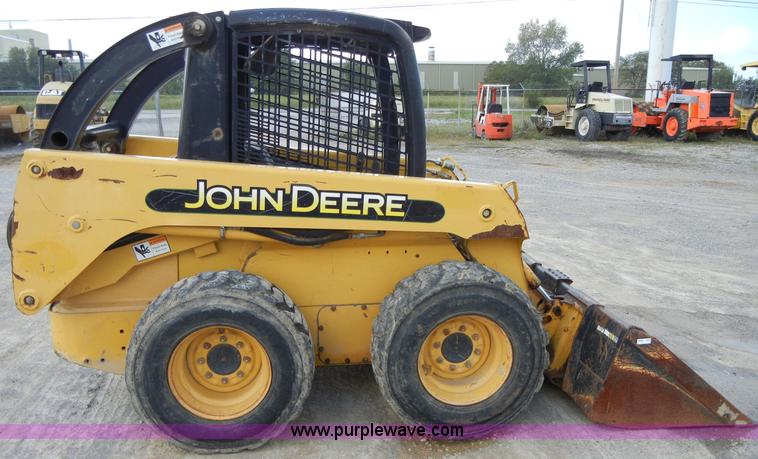 image for item F7503 2002 John Deere 250 skid steer
