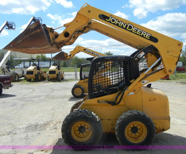 image for item F7503 2002 John Deere 250 skid steer