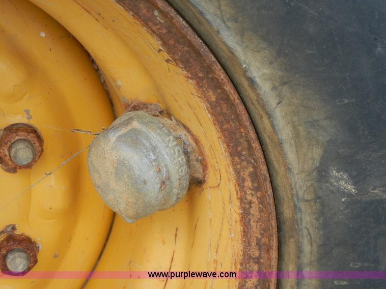 image for item F7503 2002 John Deere 250 skid steer