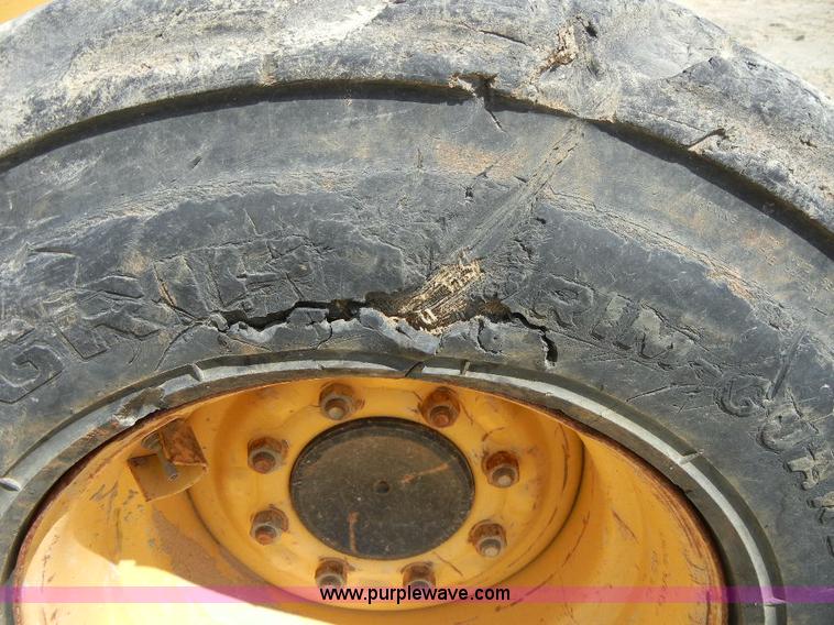 image for item F7503 2002 John Deere 250 skid steer