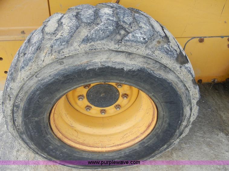 image for item F7503 2002 John Deere 250 skid steer