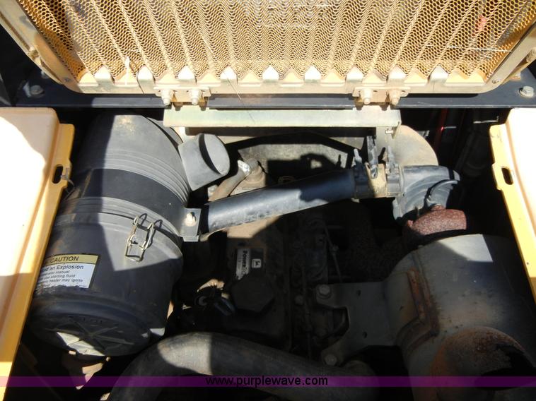 image for item F7503 2002 John Deere 250 skid steer