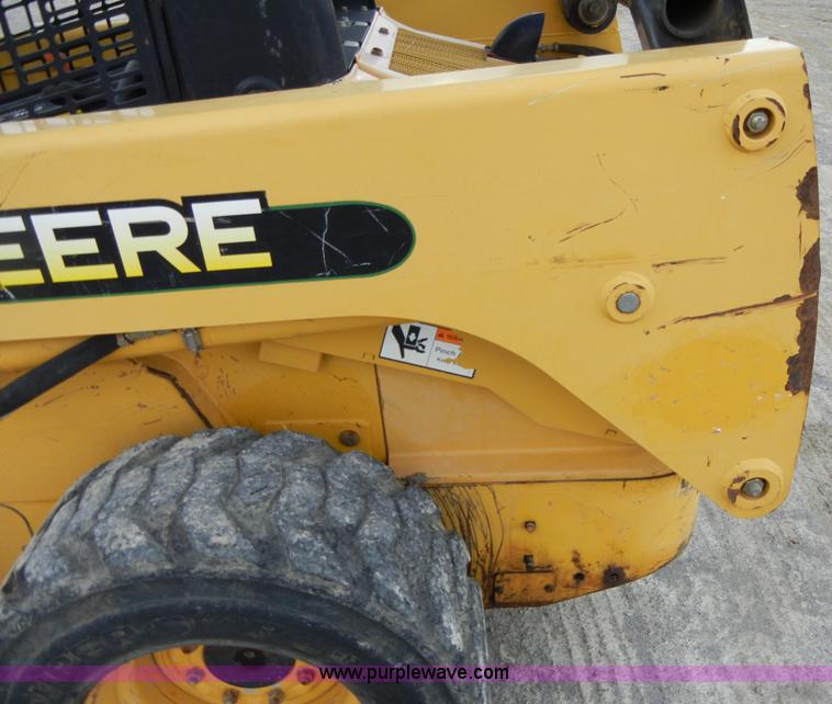 image for item F7503 2002 John Deere 250 skid steer