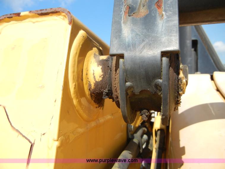 image for item F7503 2002 John Deere 250 skid steer