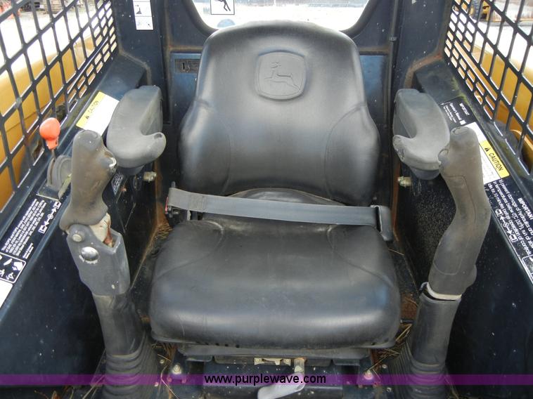 image for item F7503 2002 John Deere 250 skid steer