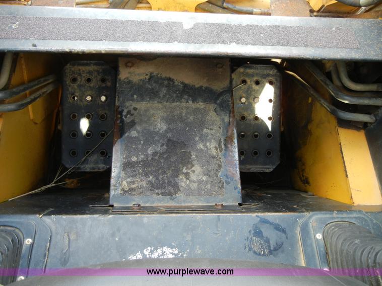 image for item F7503 2002 John Deere 250 skid steer