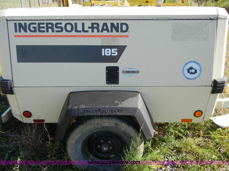 image for item F7507 2000 Ingersoll Rand 185 portable air compressor
