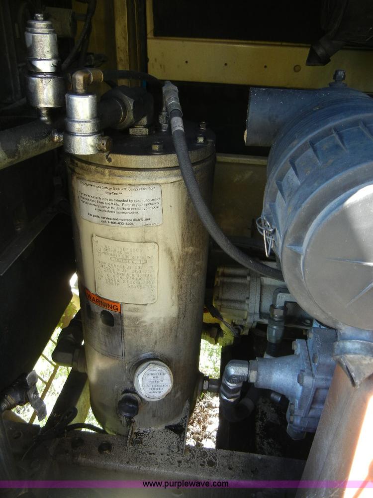 image for item F7507 2000 Ingersoll Rand 185 portable air compressor