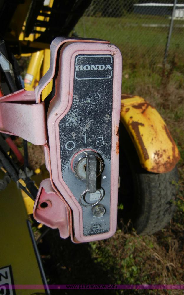 image for item F7509 2000 Nifty-Lift 120TGE towable boom lift