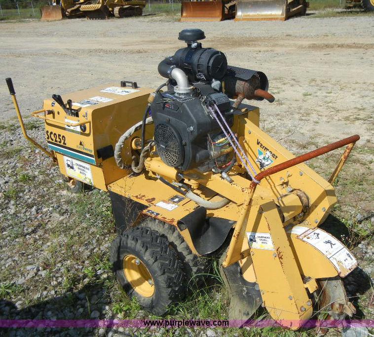 image for item F7511 2000 Vermeer SC252 stump grinder