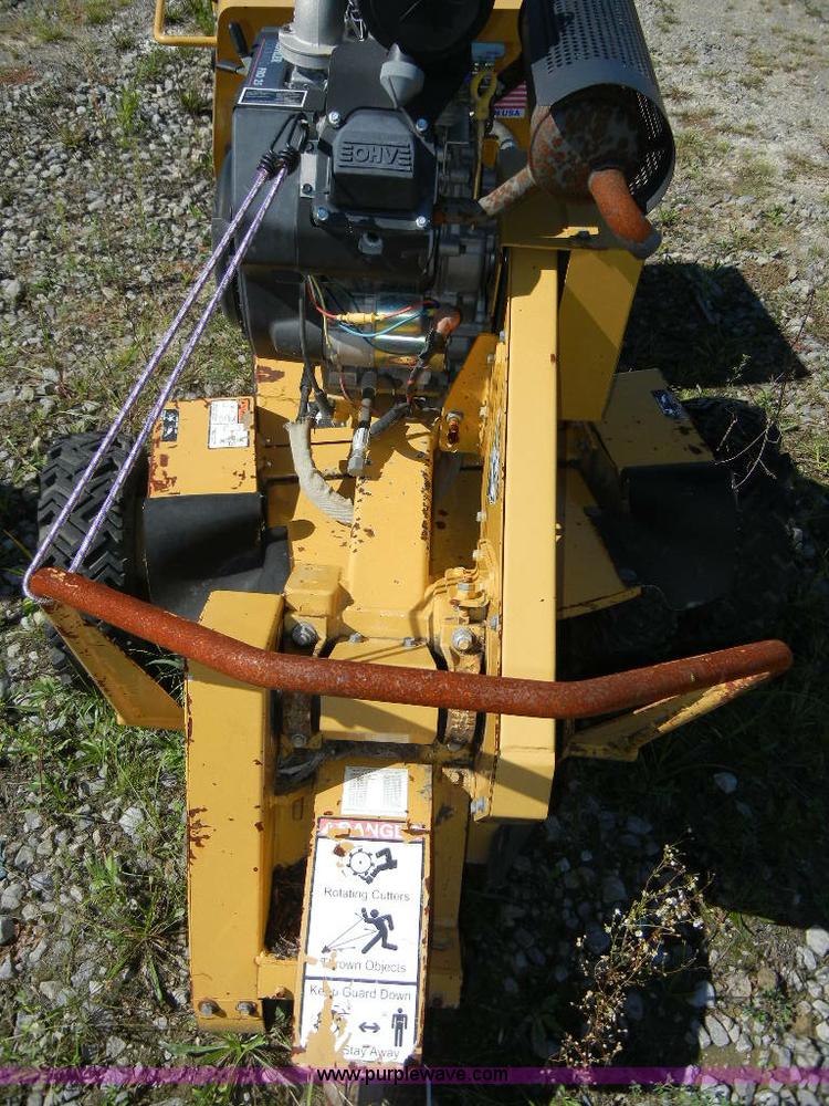 image for item F7511 2000 Vermeer SC252 stump grinder