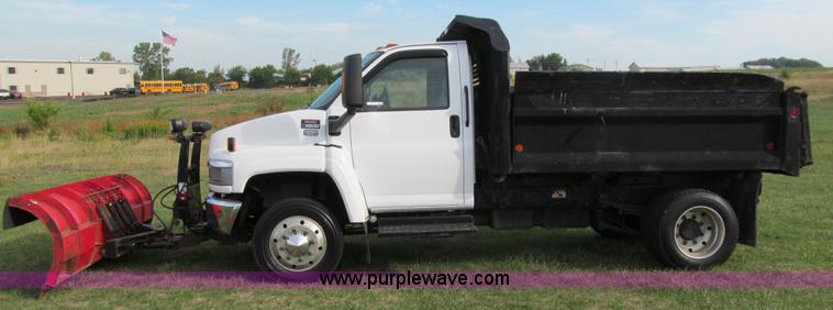 image for item I9786 2004 GMC C5500 dump truck