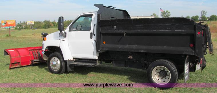 image for item I9786 2004 GMC C5500 dump truck