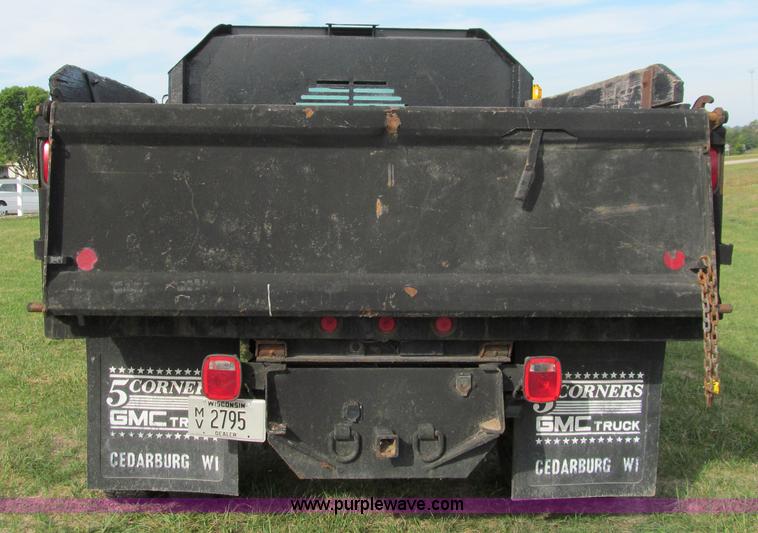 image for item I9786 2004 GMC C5500 dump truck