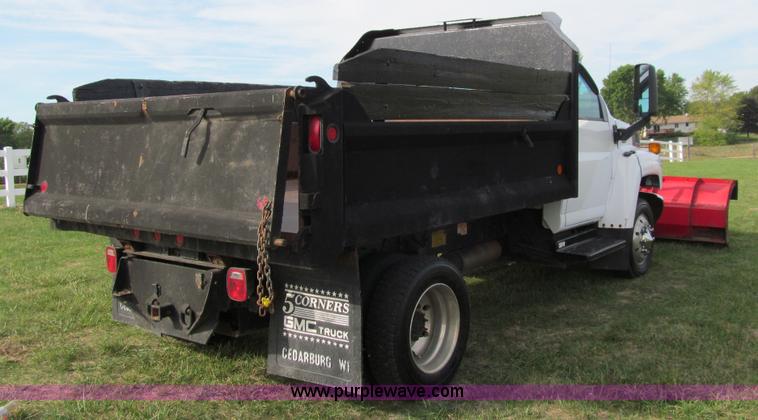 image for item I9786 2004 GMC C5500 dump truck