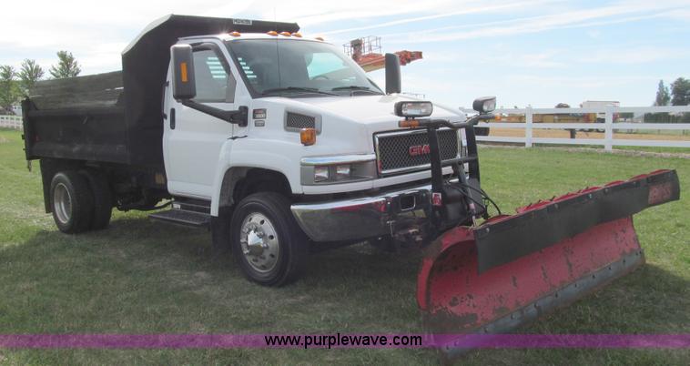 image for item I9786 2004 GMC C5500 dump truck