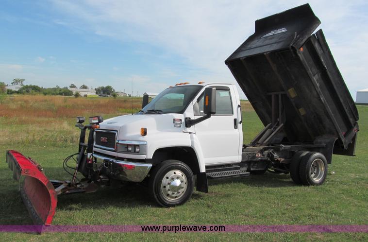 image for item I9786 2004 GMC C5500 dump truck