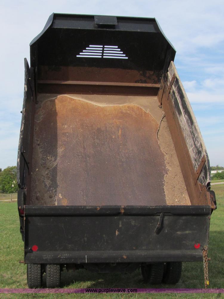 image for item I9786 2004 GMC C5500 dump truck