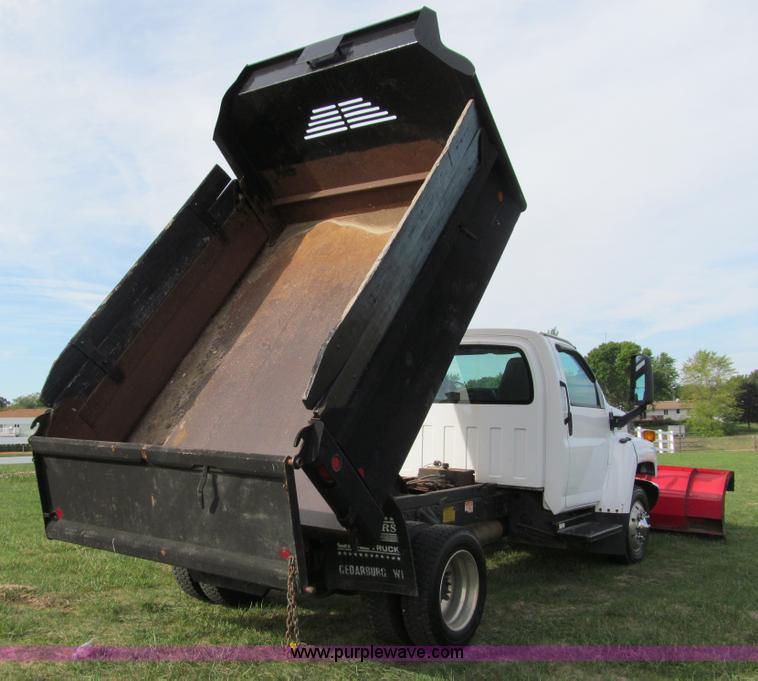 image for item I9786 2004 GMC C5500 dump truck