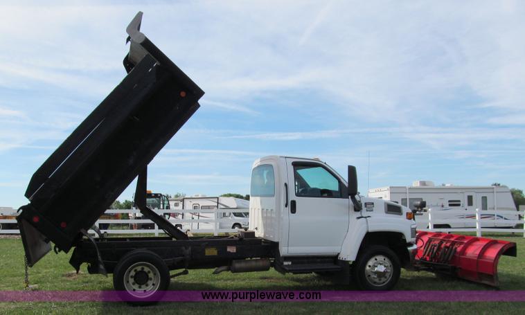 image for item I9786 2004 GMC C5500 dump truck