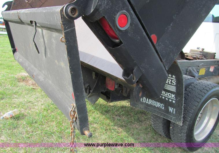 image for item I9786 2004 GMC C5500 dump truck