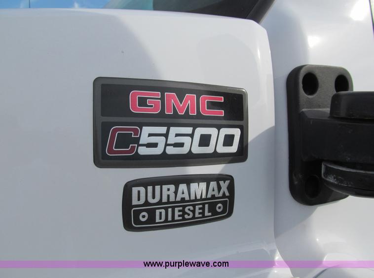 image for item I9786 2004 GMC C5500 dump truck