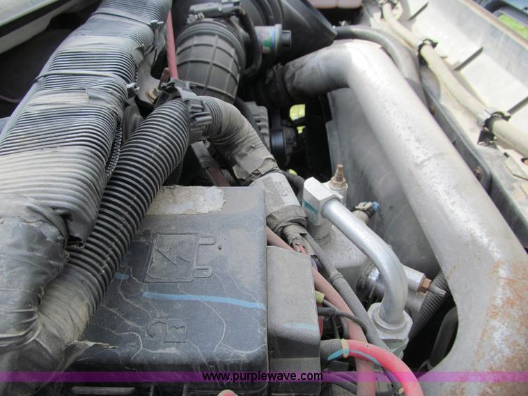 image for item I9786 2004 GMC C5500 dump truck